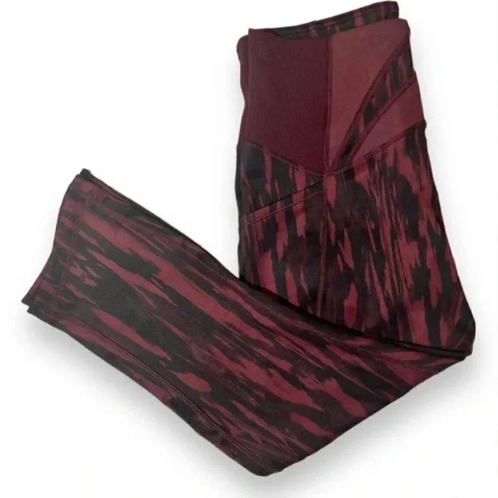 Lululemon‎ Exquisite Crop Legging Painted Animal Bordeaux Drama Black size 0